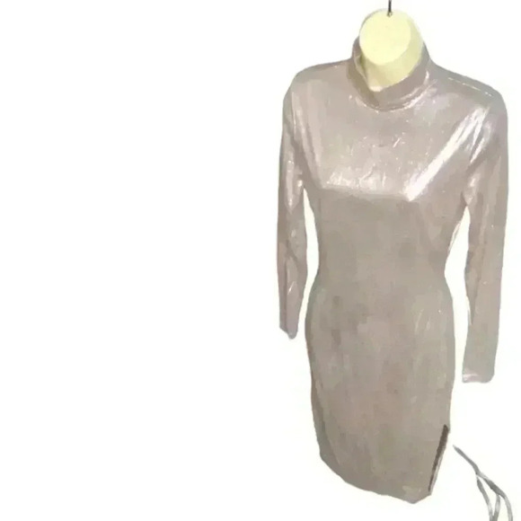 Absolutely Gorgeous Dress. This PICTURE DOES IT NO JUSTICE AT ALL. - Picture 5 of 10